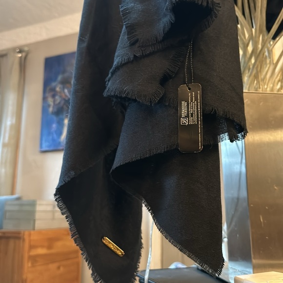 Bebe Scarf , Wrap , shawl, sarong , cover up Black NWT! Travel - Picture 5 of 8